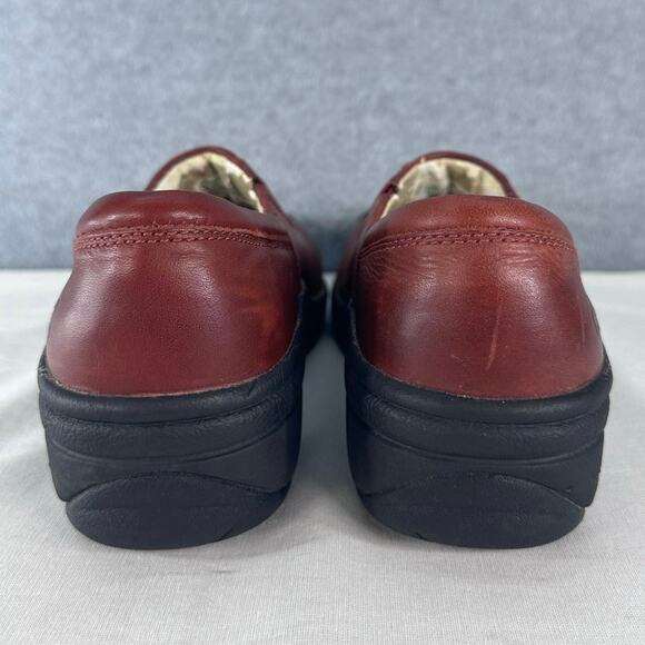 Keen Woman’s sz 9.5 Concord Red/Brown Leather Clogs Slip On Comfort - Picture 5 of 11